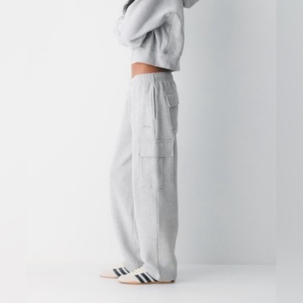 Aritzia lightweight cargo sweatpants